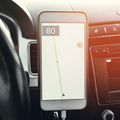 車用スマートフォンホルダーとは？使い方と種類のご紹介