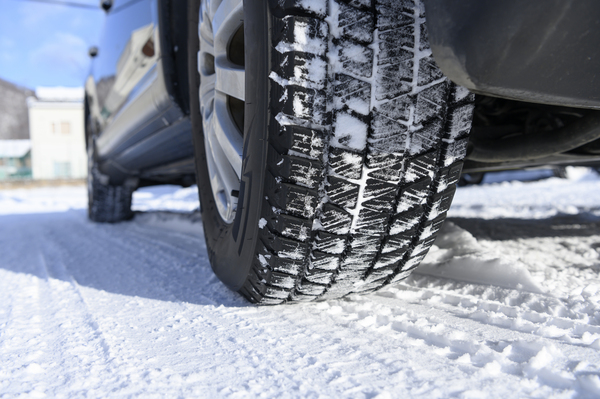 雪が降っても慌てない！早めにスタッドレス交換しましょう