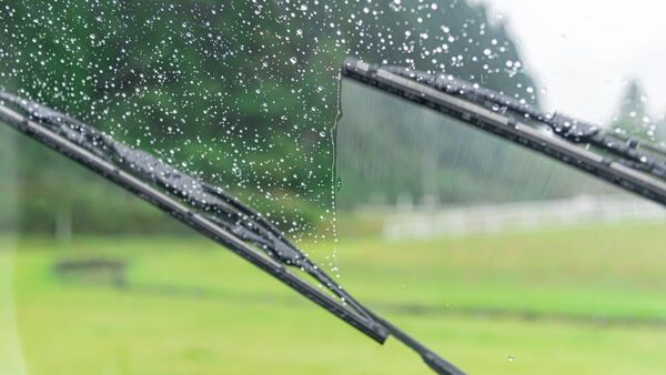 梅雨前の車メンテナンス完全ガイド！雨の日を安全・快適にする点検ポイントとは？