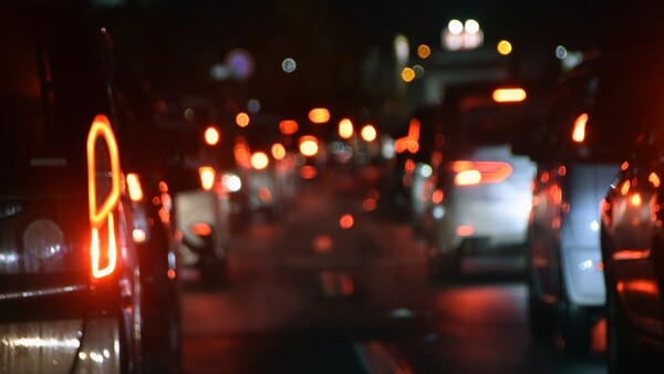 車のヘッドライト＆バッテリーの交換時期を解説！秋の夜道に備えるために